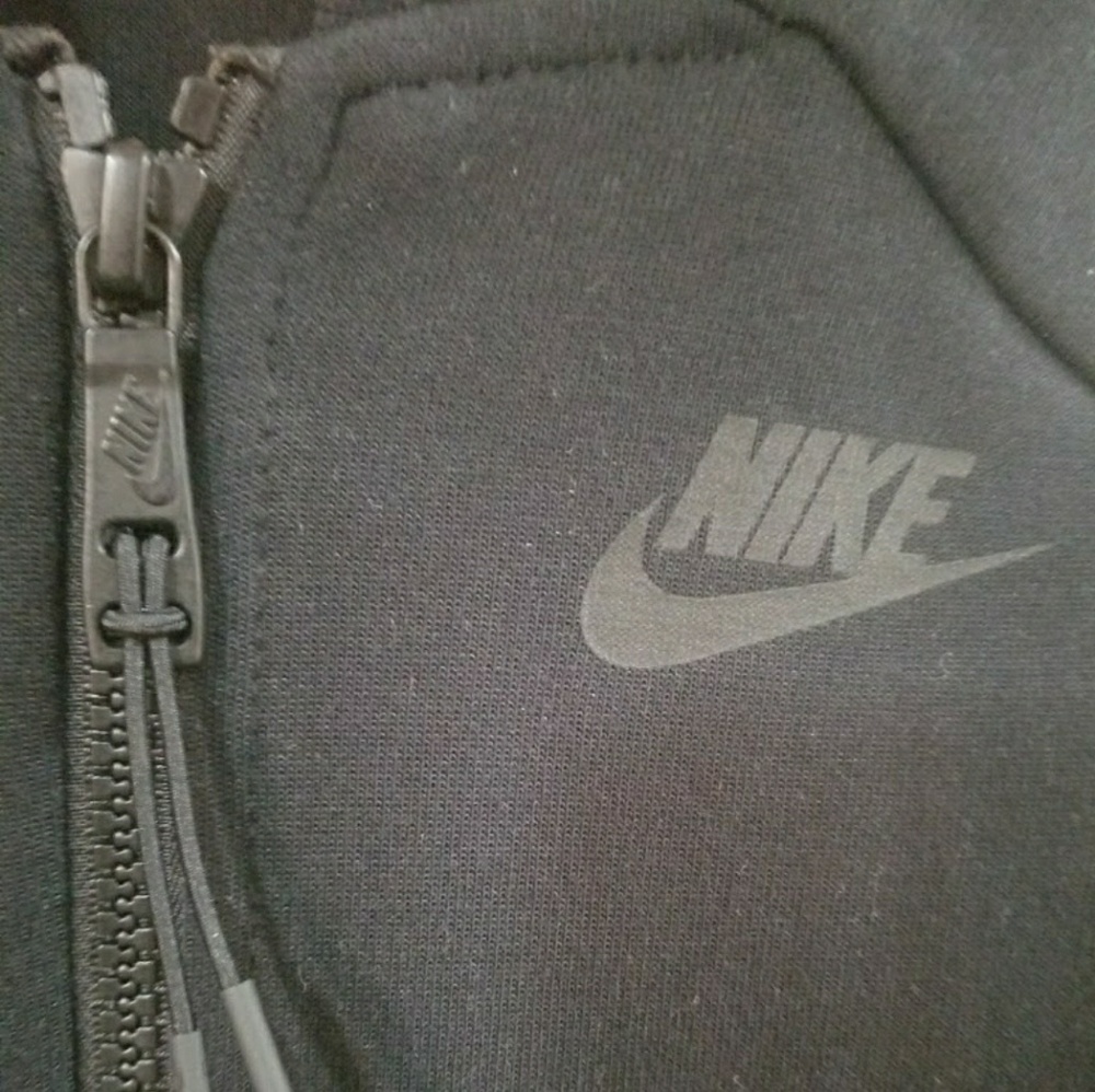 BRAND NEW W/TAGS - NIKE Black Vest